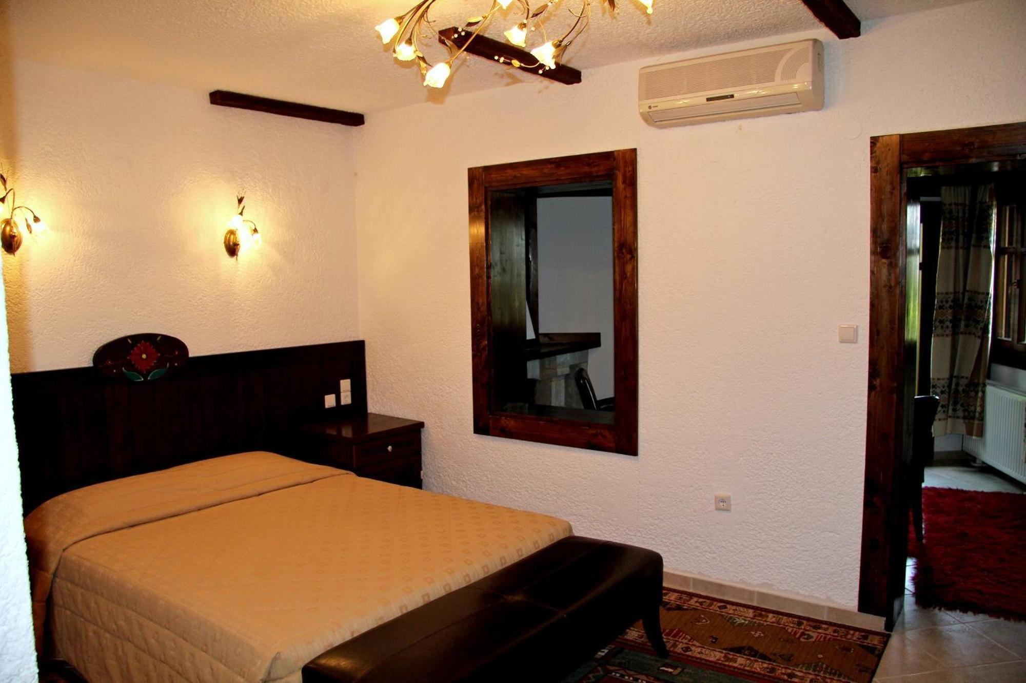 Hotel Taxiarches Aristi Luaran gambar
