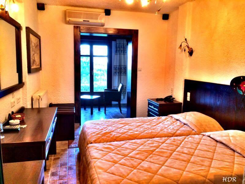 Hotel Taxiarches Aristi Luaran gambar
